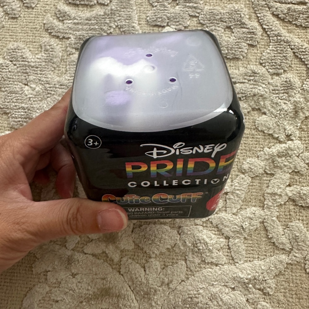 Cutie Cuff Pride Collection Mickey Mouse